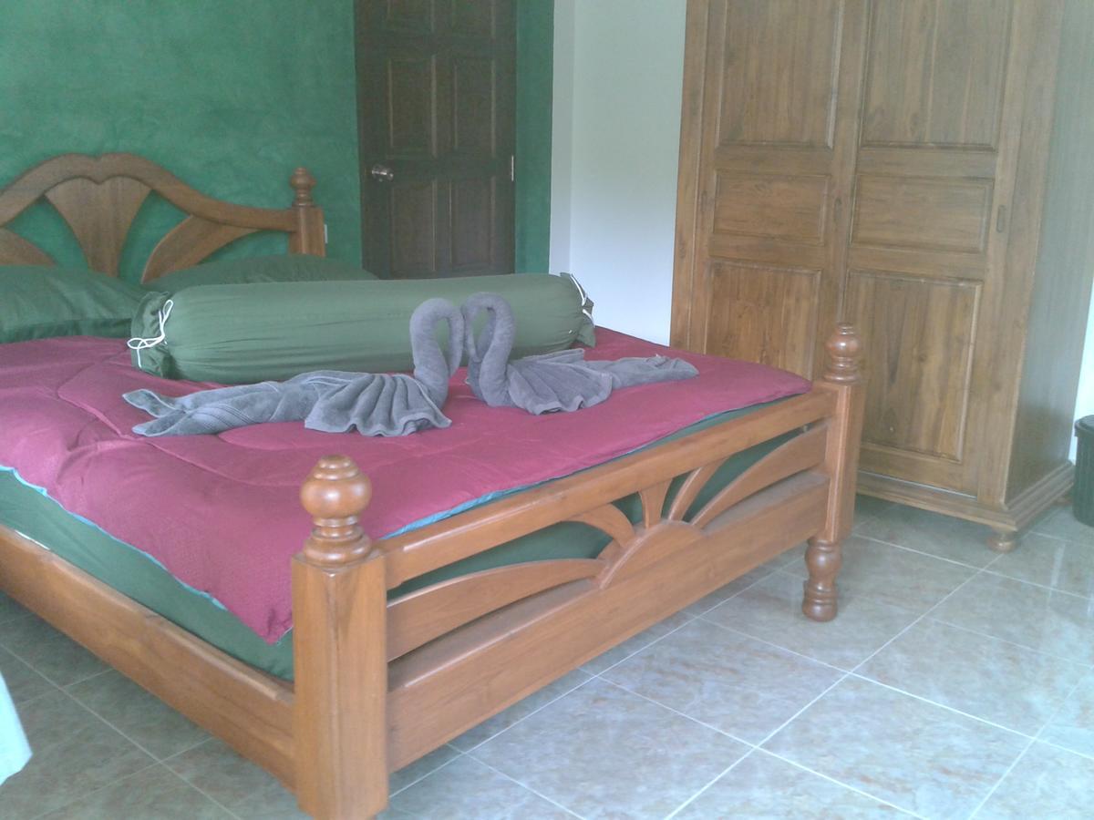 Nananuira Apartment And Room Khao Lak Extérieur photo